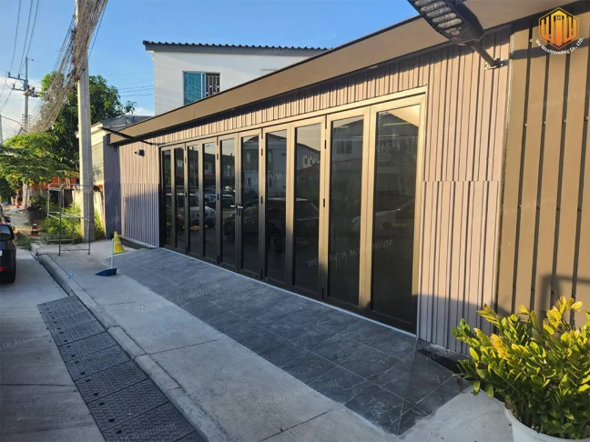 ประตูบานเฟี้ยมอลูมิเนียม Euro Profile ติดตั้ง กทม - We Wealthtrading