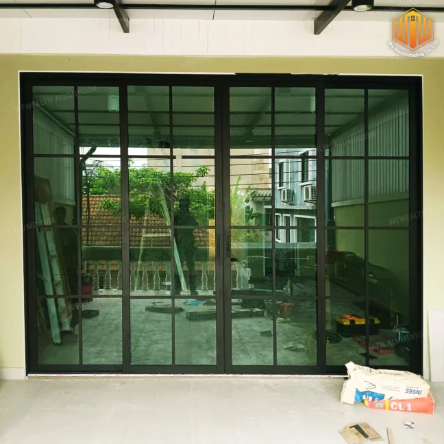 ผลงานติดตั้งบานเลื่อนกระจก อลูมิเนียม - We Wealthtrading